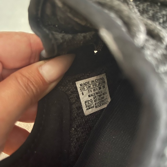Yeezy Boost Adidas Sneaker - Picture 2 of 3